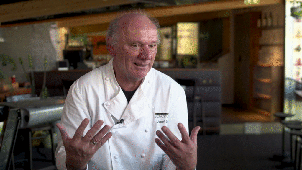 Zotter Schokolade steht für ausgefallen Geschmack, regionale Herstellung und faire Bio-Produkte - und das hat seinen Preis. Doch wieviel davon kommt bei den Kakaobauern in Ecuador, Brasilien, Togo und Ghana tatsächlich an?