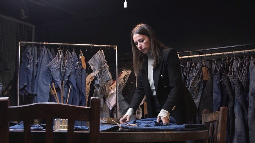 Neben unserem Essen, Wohnen und unseren Urlauben soll auch unsere Kleidung gesund, nachhaltig und sozial korrekt sein. Doch halten diese Produktionsprädikate einer genauen Prüfung stand?