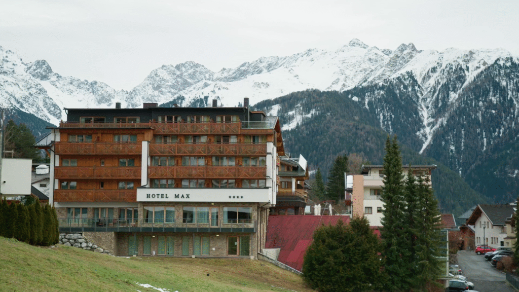 Geldwäsche, Steuerflucht, Verbindungen zum Kreml - was sich wie ein Bond-Roman liest, zeigt diese Recherche in Westösterreichs Nobel-Skiorten. Russisches Geld verbirgt sich hinter so manchem heimischen Firmenkonstrukt...